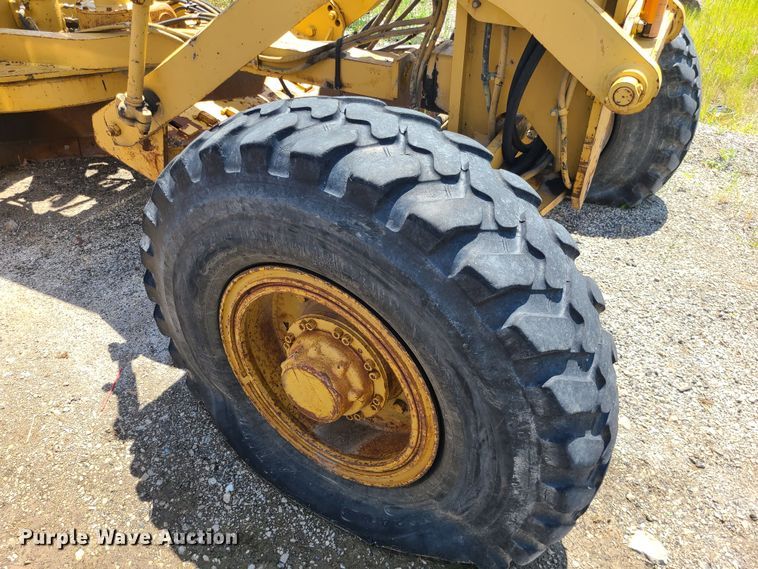 image for item DM4982 1999 Caterpillar 143H  motor grader