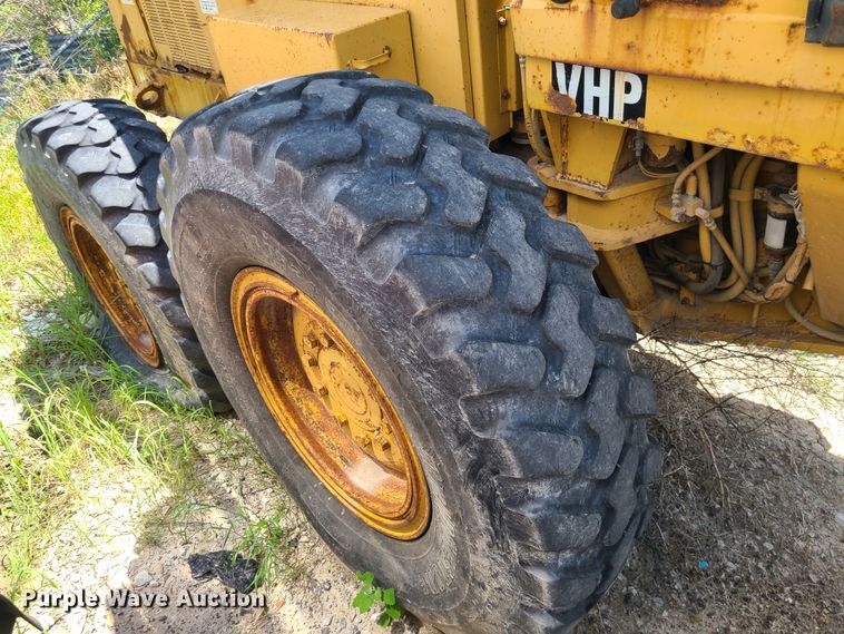 image for item DM4982 1999 Caterpillar 143H  motor grader