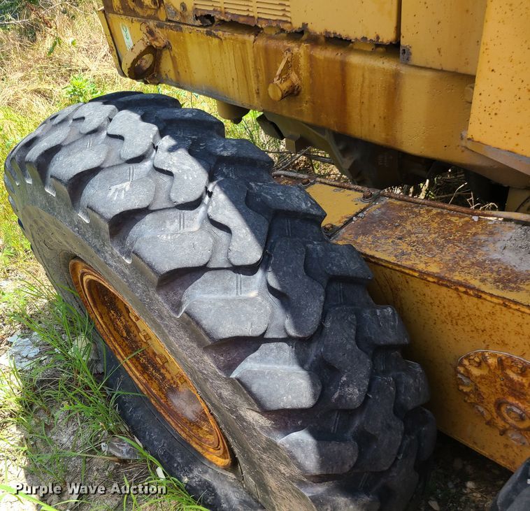 image for item DM4982 1999 Caterpillar 143H  motor grader