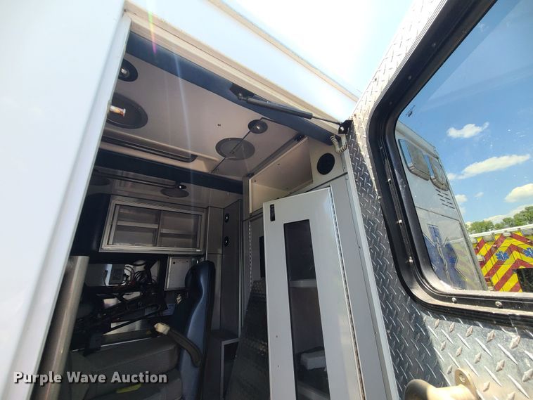 image for item DM4984 2016 Chevrolet Express G4500  ambulance