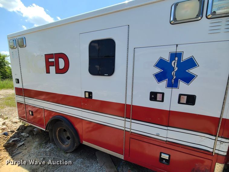 image for item DM4985 2016 Chevrolet Express G4500  ambulance