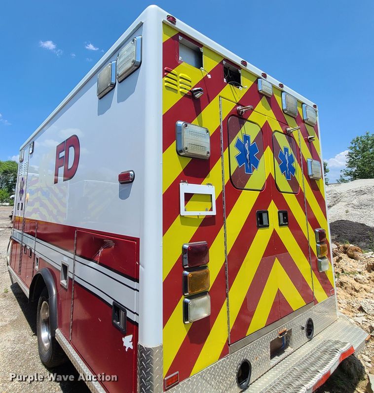 image for item DM4985 2016 Chevrolet Express G4500  ambulance