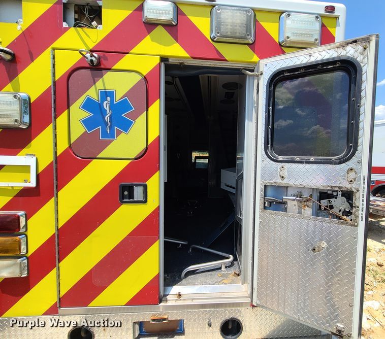 image for item DM4985 2016 Chevrolet Express G4500  ambulance