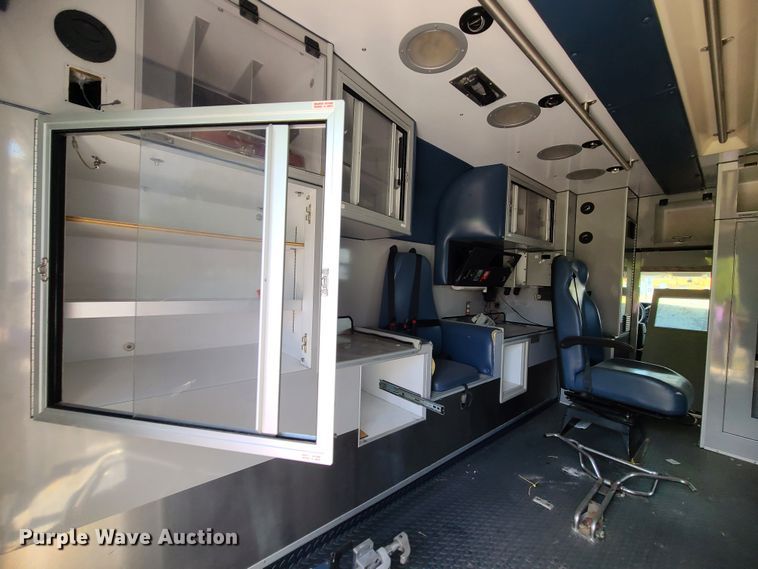 image for item DM4985 2016 Chevrolet Express G4500  ambulance