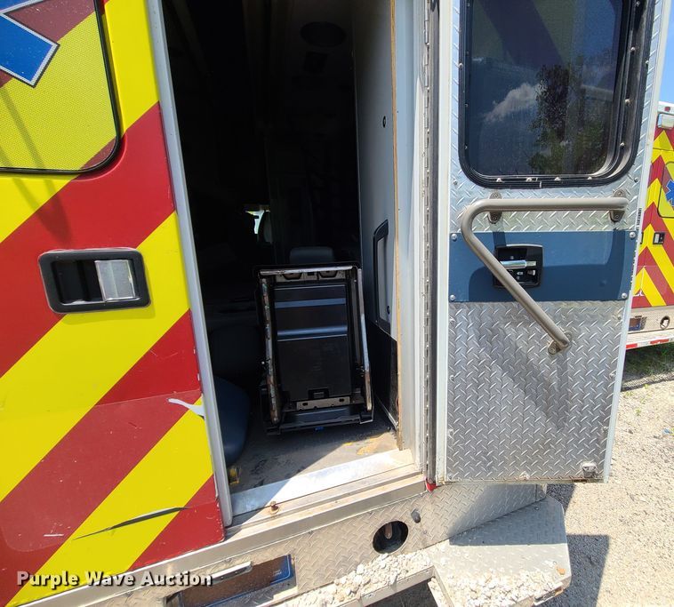 image for item DM4987 2016 Chevrolet Express G4500  ambulance