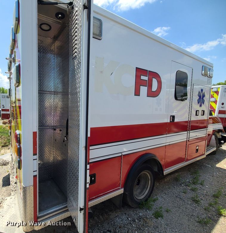 image for item DM4987 2016 Chevrolet Express G4500  ambulance