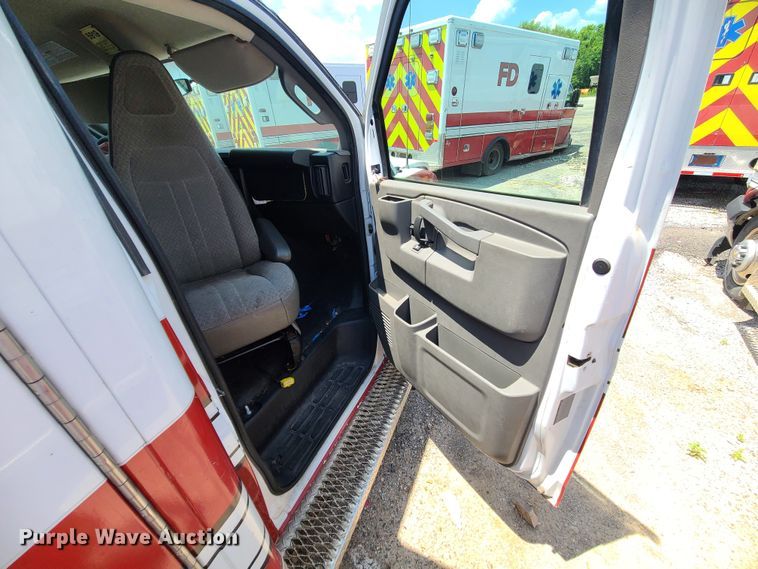 image for item DM4987 2016 Chevrolet Express G4500  ambulance
