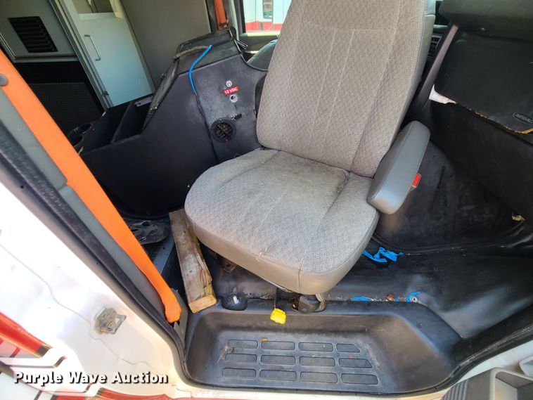 image for item DM4987 2016 Chevrolet Express G4500  ambulance