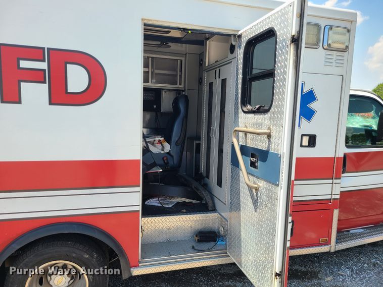 image for item DM4988 2016 Chevrolet Express G4500  ambulance