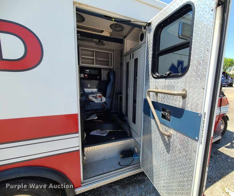 image for item DM4988 2016 Chevrolet Express G4500  ambulance