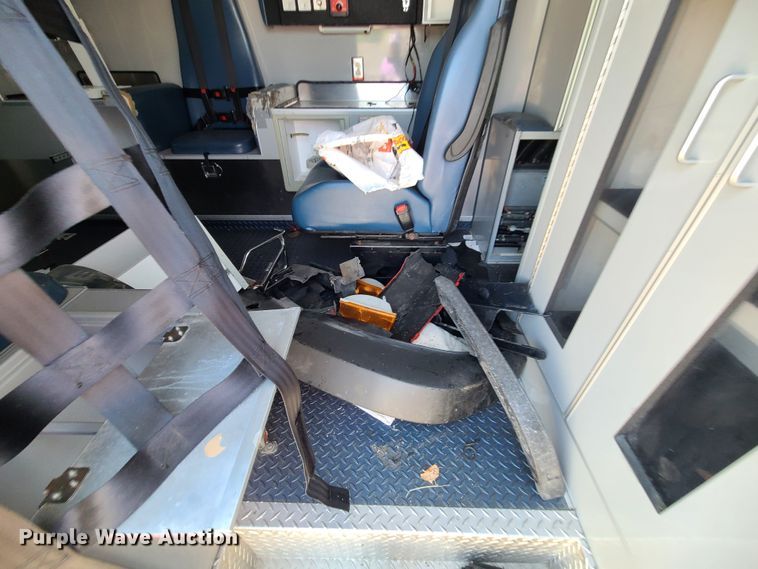 image for item DM4988 2016 Chevrolet Express G4500  ambulance