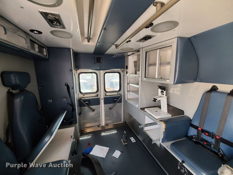 image for item DM4988 2016 Chevrolet Express G4500  ambulance