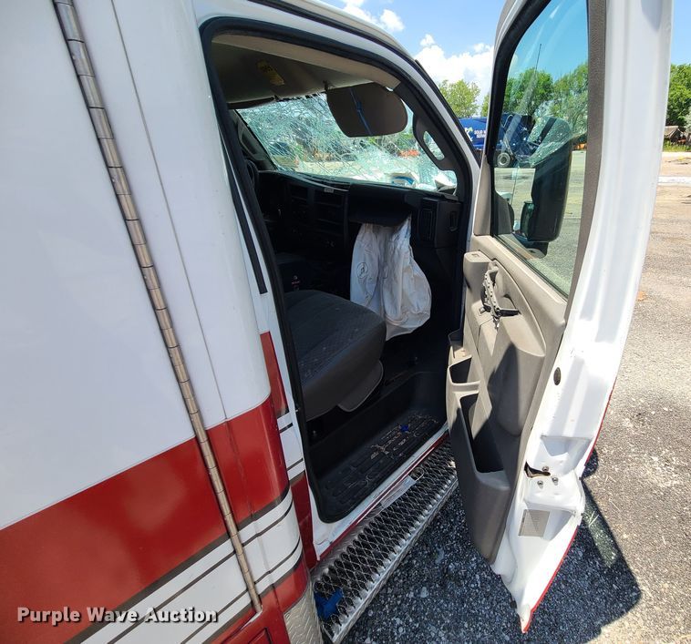 image for item DM4988 2016 Chevrolet Express G4500  ambulance