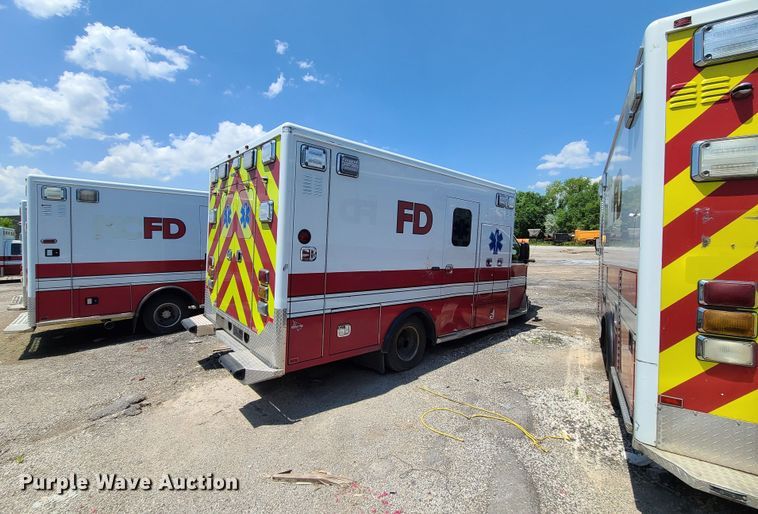 image for item DM4989 2016 Chevrolet Express G4500  ambulance