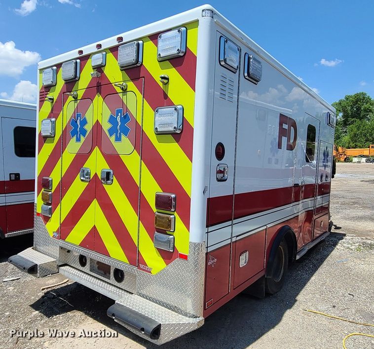 image for item DM4989 2016 Chevrolet Express G4500  ambulance