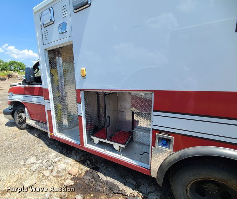 image for item DM4989 2016 Chevrolet Express G4500  ambulance