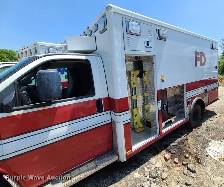 image for item DM4989 2016 Chevrolet Express G4500  ambulance