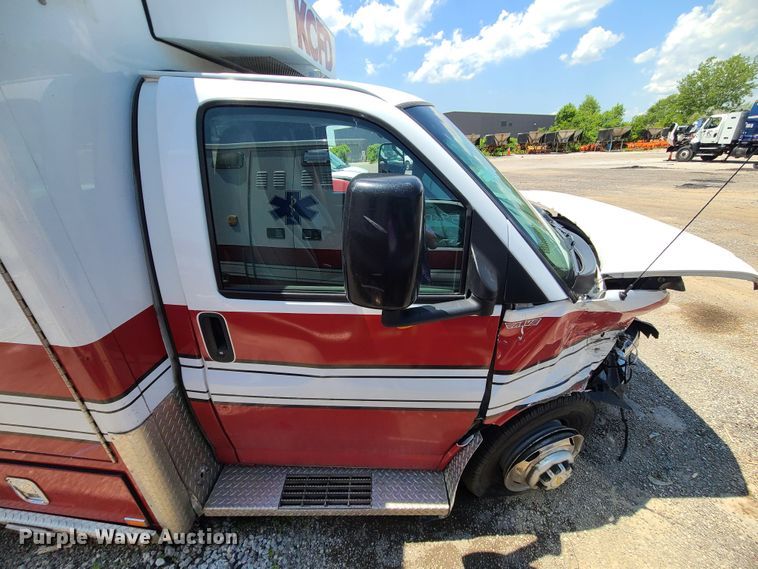 image for item DM4989 2016 Chevrolet Express G4500  ambulance