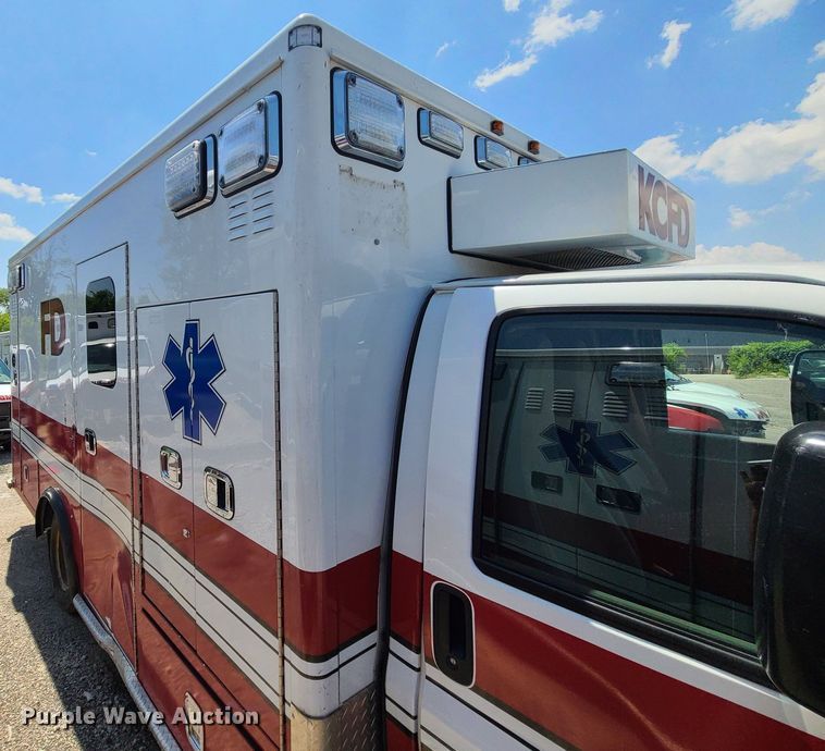 image for item DM4989 2016 Chevrolet Express G4500  ambulance