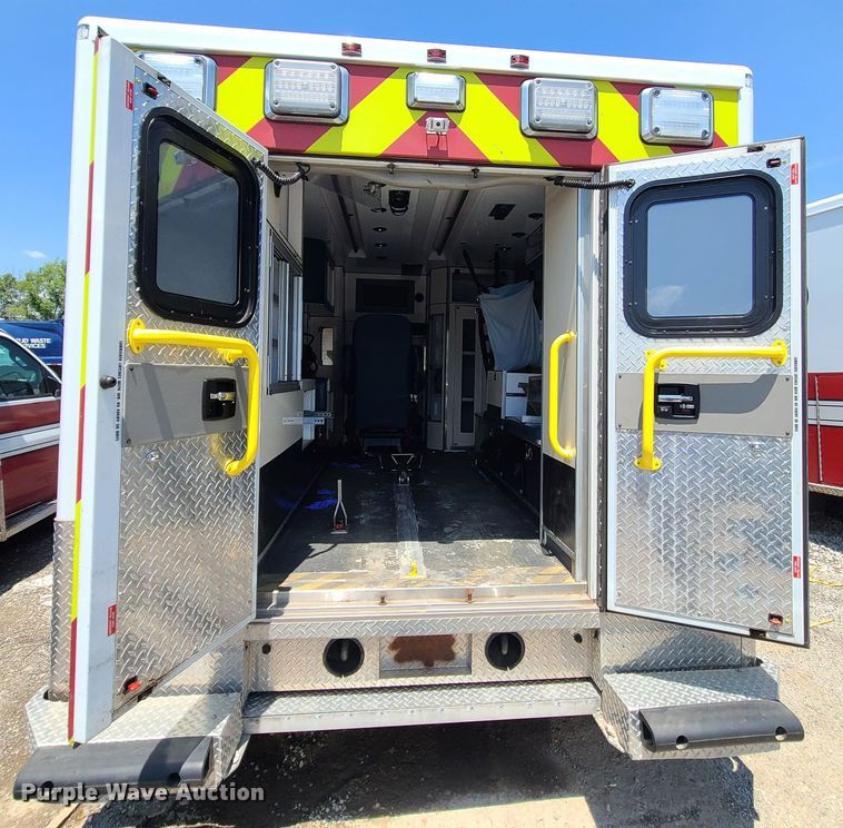 image for item DM4989 2016 Chevrolet Express G4500  ambulance