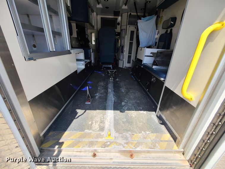 image for item DM4989 2016 Chevrolet Express G4500  ambulance