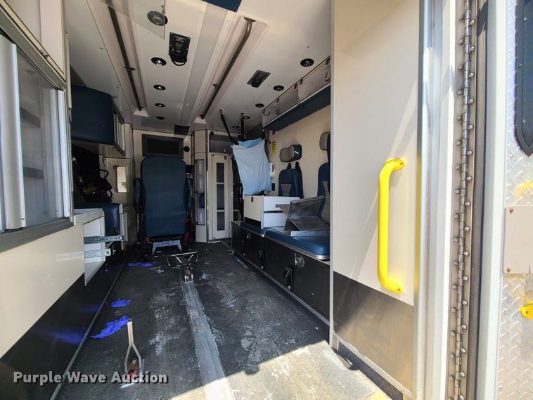 image for item DM4989 2016 Chevrolet Express G4500  ambulance