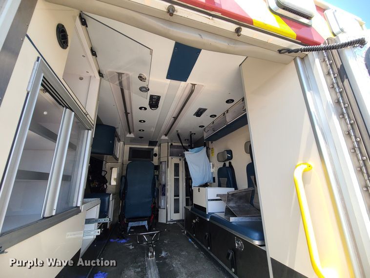 image for item DM4989 2016 Chevrolet Express G4500  ambulance