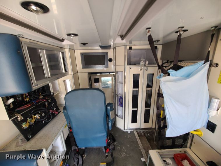 image for item DM4989 2016 Chevrolet Express G4500  ambulance