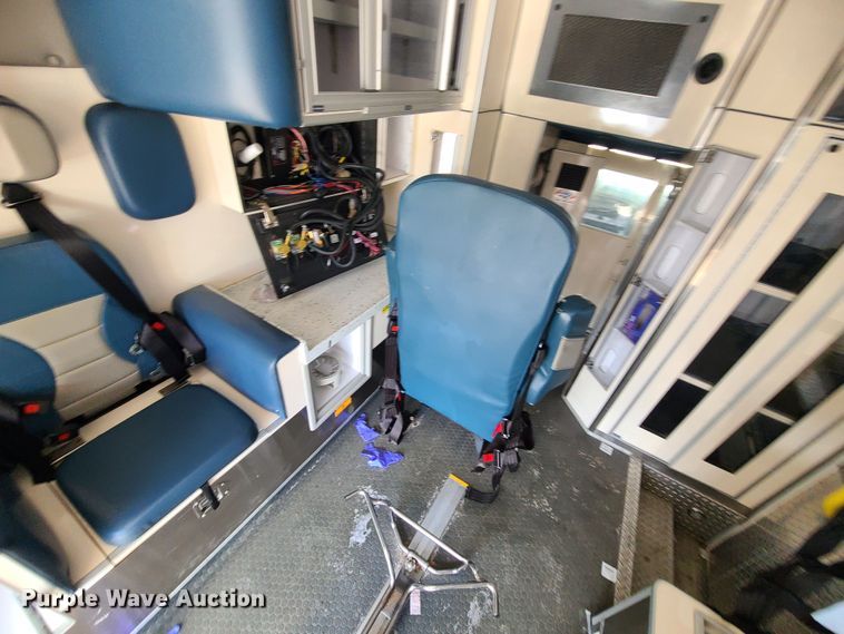 image for item DM4989 2016 Chevrolet Express G4500  ambulance