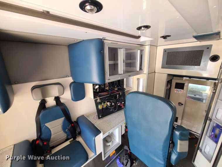 image for item DM4989 2016 Chevrolet Express G4500  ambulance