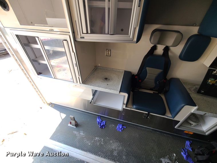 image for item DM4989 2016 Chevrolet Express G4500  ambulance