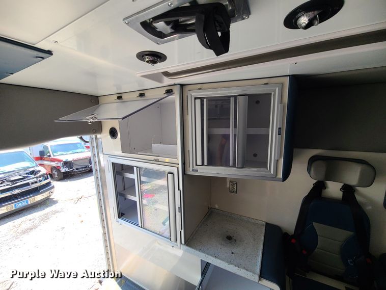 image for item DM4989 2016 Chevrolet Express G4500  ambulance