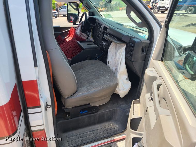image for item DM4989 2016 Chevrolet Express G4500  ambulance
