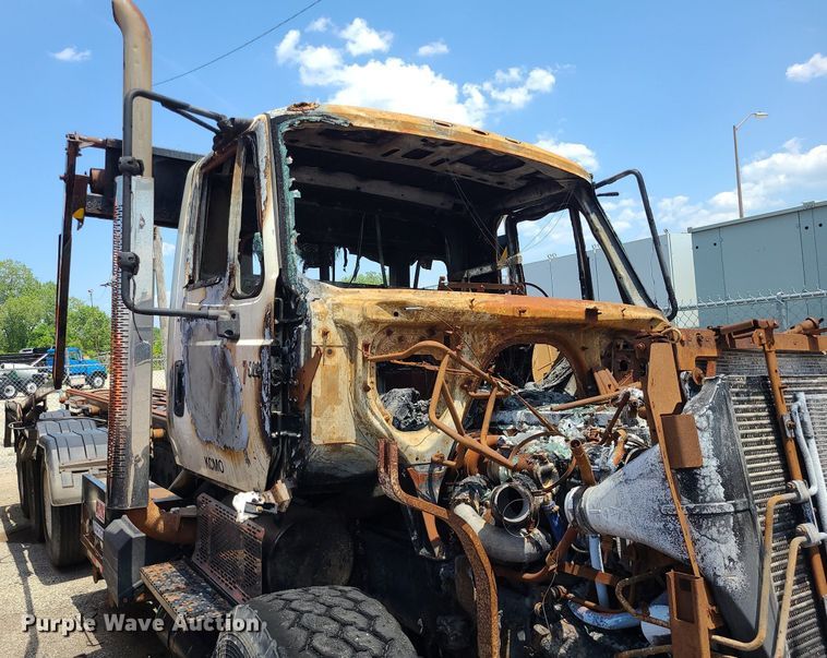 image for item DM4995 2007 International 7600  roll-off container truck