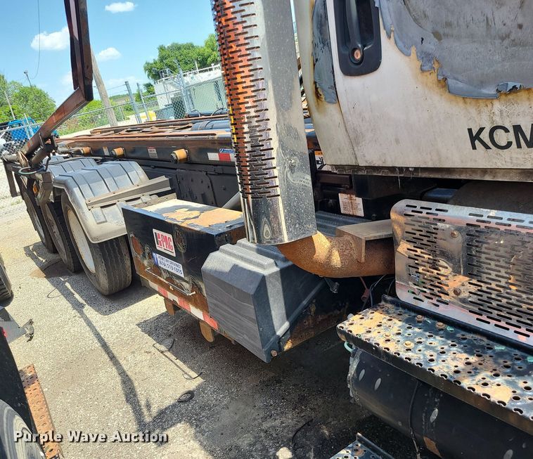 image for item DM4995 2007 International 7600  roll-off container truck