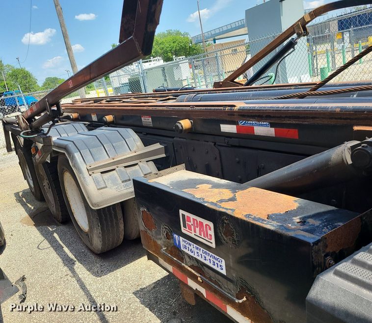 image for item DM4995 2007 International 7600  roll-off container truck