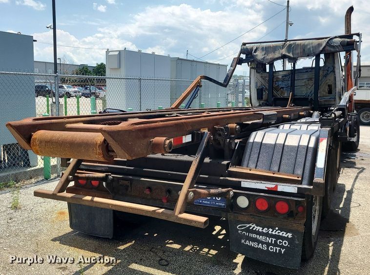 image for item DM4995 2007 International 7600  roll-off container truck