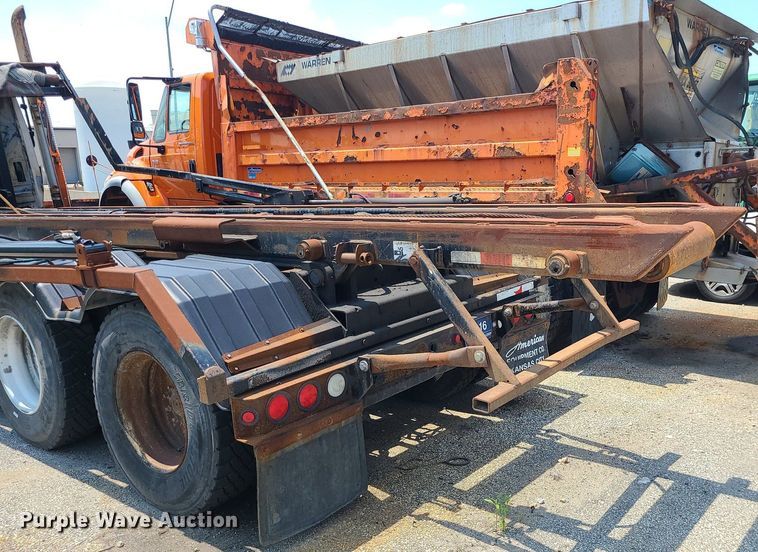 image for item DM4995 2007 International 7600  roll-off container truck