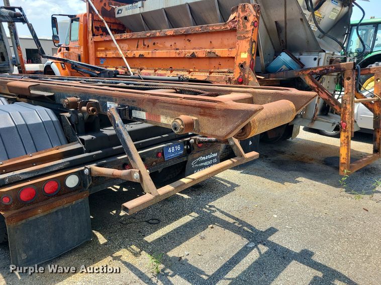 image for item DM4995 2007 International 7600  roll-off container truck