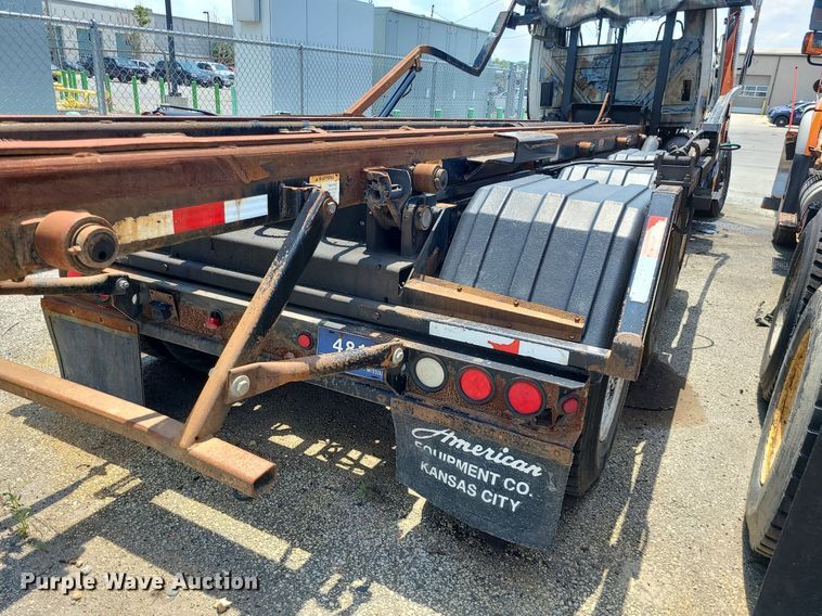 image for item DM4995 2007 International 7600  roll-off container truck