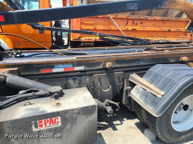 image for item DM4995 2007 International 7600  roll-off container truck