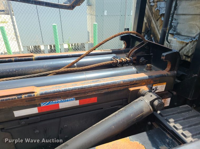 image for item DM4995 2007 International 7600  roll-off container truck