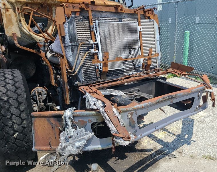 image for item DM4995 2007 International 7600  roll-off container truck