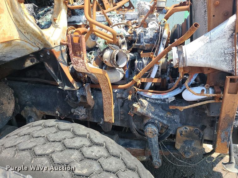 image for item DM4995 2007 International 7600  roll-off container truck