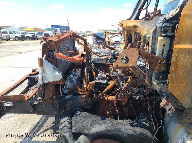 image for item DM4995 2007 International 7600  roll-off container truck