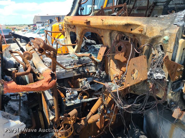 image for item DM4995 2007 International 7600  roll-off container truck