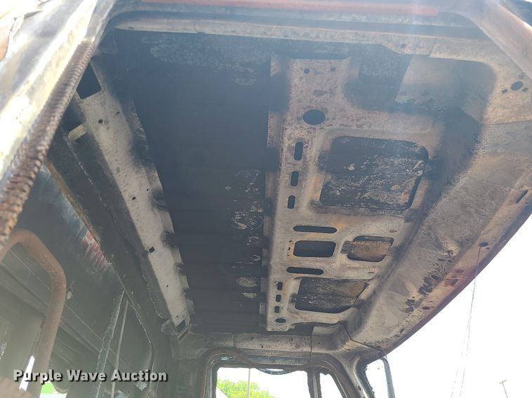 image for item DM4995 2007 International 7600  roll-off container truck