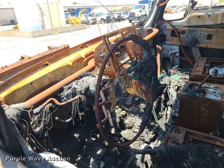 image for item DM4995 2007 International 7600  roll-off container truck