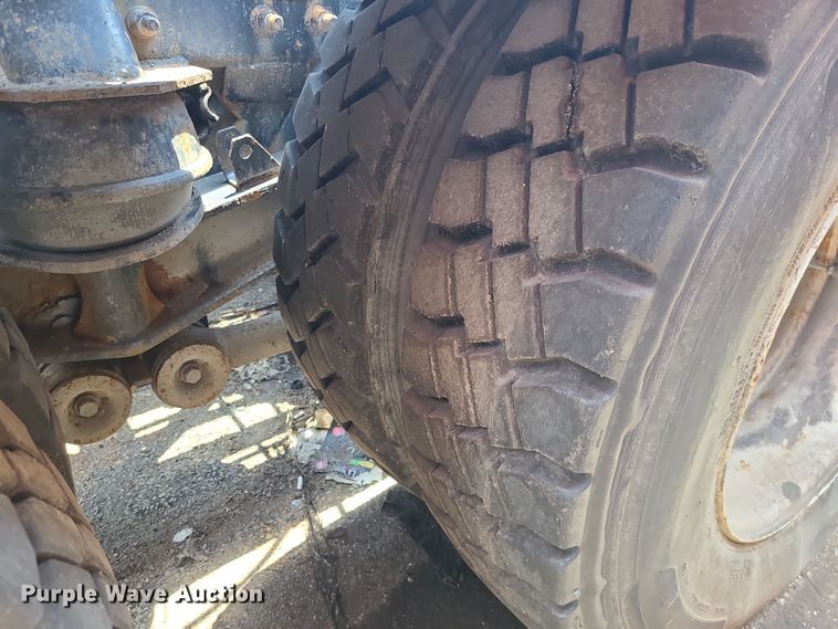 image for item DM4995 2007 International 7600  roll-off container truck