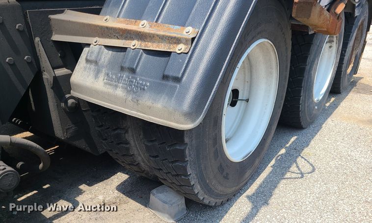 image for item DM4995 2007 International 7600  roll-off container truck